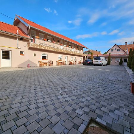 Rooms Stefan Subotica Bagian luar foto